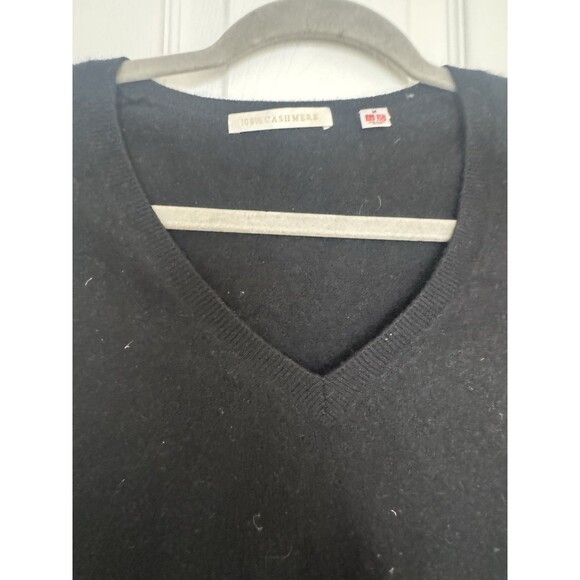 Uniqlo 100% Cashmere Womens Black Sweater Medium V Neck Long Sleeve - Picture 2 of 4